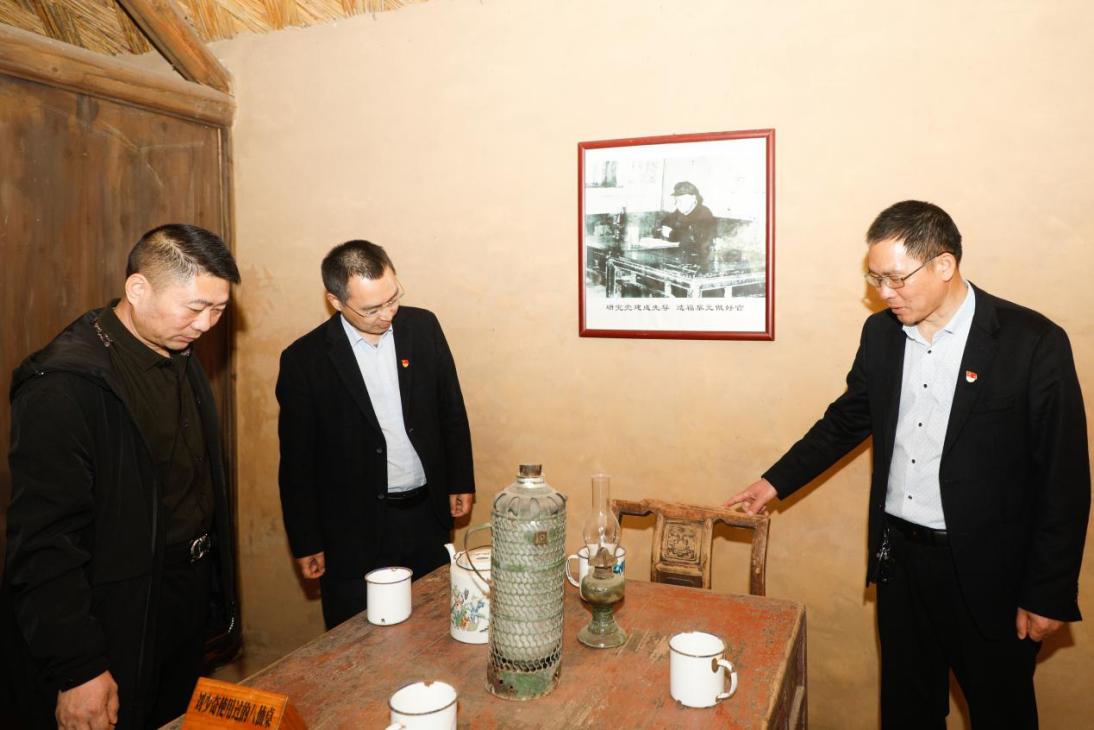 港產公司黨支部開展“緬懷革命先烈 傳承紅色基因”主題黨日活動3.jpg