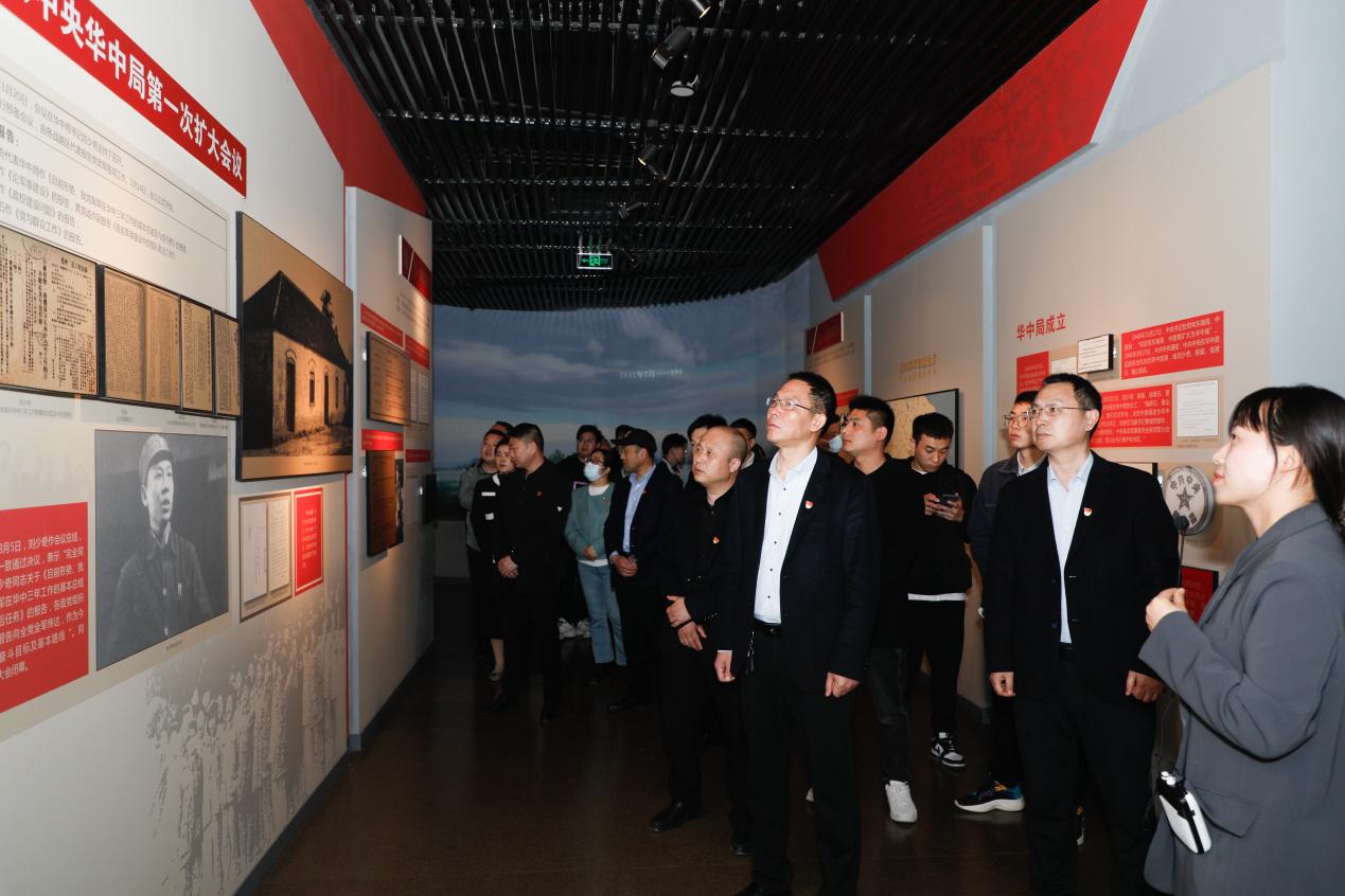 港產公司黨支部開展“緬懷革命先烈 傳承紅色基因”主題黨日活動2.jpg