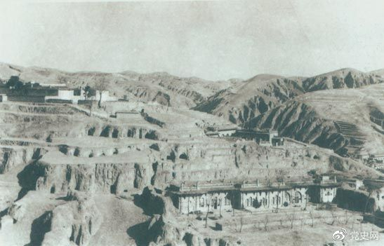 1947年12月25日至28日，中共中央在陜北米脂楊家溝召開擴(kuò)大會議（十二月會議）。圖為會議會址。